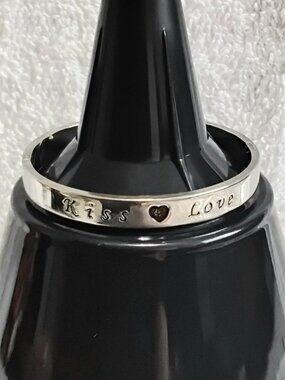 BNWOT 3/$25 Florence Scovel 6 1/2" Kiss ♡ Love Bracelet Fashion Jewelry!!